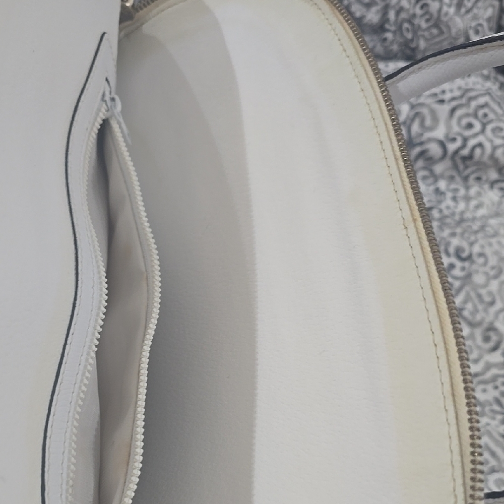 CELINE Elegant White Handbag - Picture 6 of 11